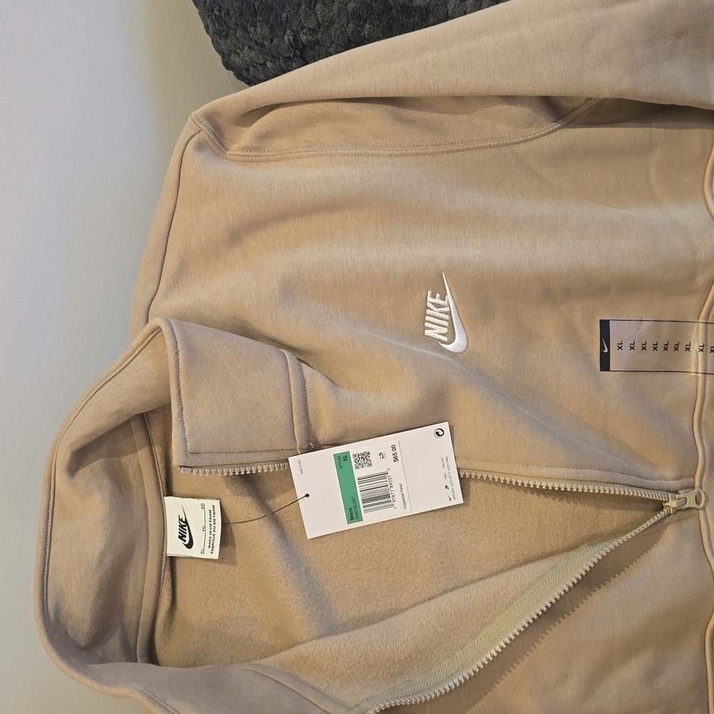 Brand new mens Nike sweatshirt